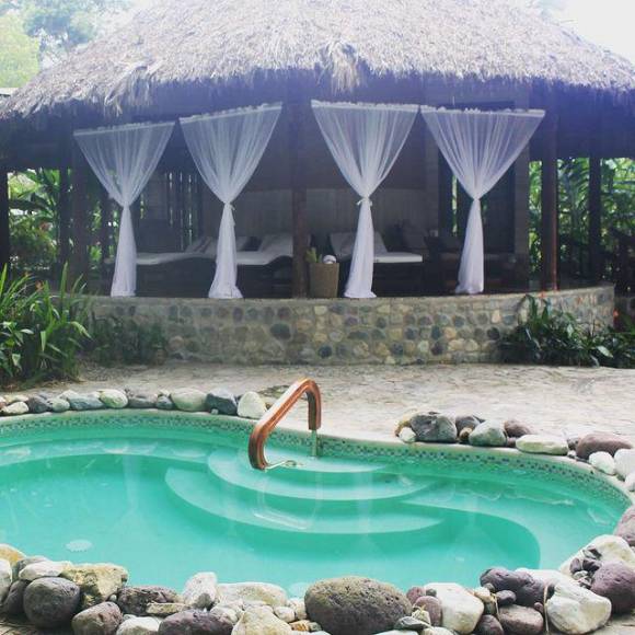 El spa está ubicado frente al área de piscina, también puede optar por un baño sauna al estilo Maya y luego solo disfrutar la tranquilidad de la alberca.
