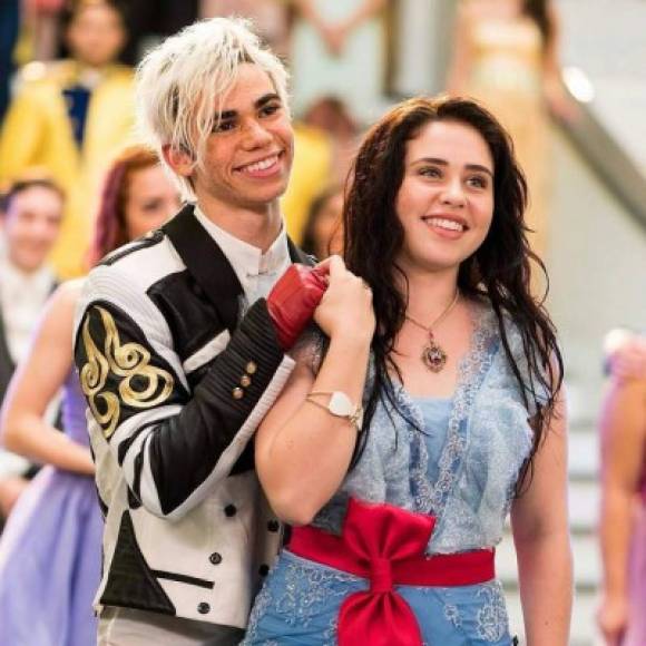 Los artistas Cameron Boyce y Brenna D’amico participaron juntos en la saga Descendientes de Disney. <br/><br/>En las famosas películas él interpretó al personaje de Carlos y ella le dio vida a Jane la hija de la ada madrina.