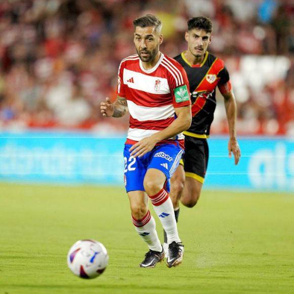 El Granada anuncia la rescisión del contrato de Alberto Perea, quien no entraba en los planes del técnico Alexander ‘Cacique’ Medina.