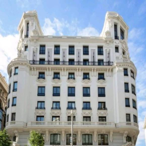 El nuevo hotel de Cristiano está situado en el número 29 de la Gran Vía madrileña y constará de 168 habitaciones que estarán distribuidas en 10 plantas. Foto pestanacr7.com