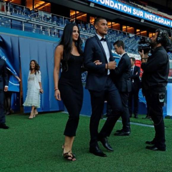 La esposa de Alphone Areola suele subir a su cuenta oficial de Instagram fotografías con el nuevo futbolista del Real Madrid, además de los hijos que tienen en común.