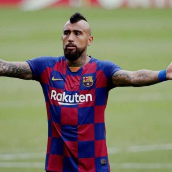 Arturo Vidal pone en el aire su futuro en el Barcelona. El centrocampista chileno ha hecho autocrítica por la temporada del conjunto azulgrana, asegurando que es momento de reflexionar sobre aquellos jugadores que deban seguir la próxima temporada en el Camp Nou,