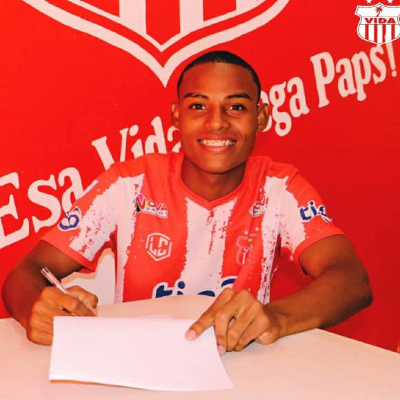 El Club Deportivo Vida anunció la renovación del joven futbolista Johan Centeno. Es una de sus joyas. 