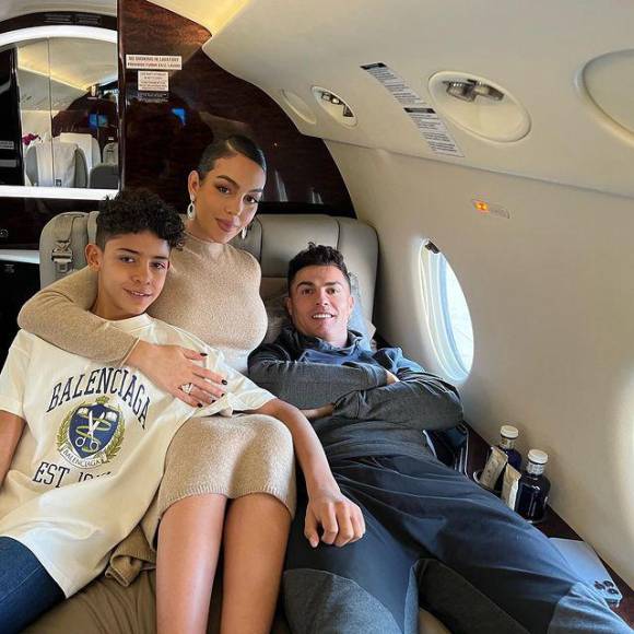Georgina Rodríguez, la pareja de Cristiano Ronaldo, si quisiera podría convivir en Riad con el astro portugués después de que éste haya fichado por el club saudí Al Nassr.