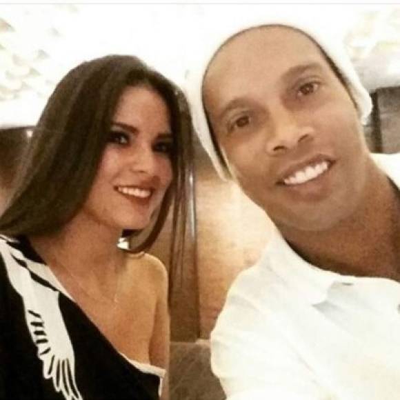 En noviembre del año pasado la modelo peruana subió a su cuenta de Instagram una imagen en la que aparecía cenando con Ronaldinho.