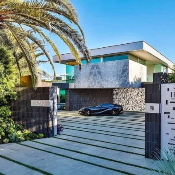 La nueva mansión de LeBron James está situada en Hollywood Hills, un barrio privilegiado con unas vistas de escándalo a la metrópolis.