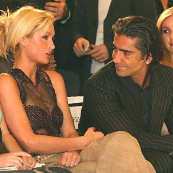 En 2005 causó asombro cuando fue captada con la multimillonaria París Hilton, heredera de la cadena de hoteles. El amorío entre ellos fue fugaz. La socialité estaba soltera y no resistió a los encantos del galán.