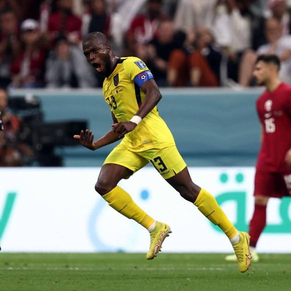 La euforia del capitán de Ecuador tras su segundo gol en el partido ante Qatar. Fue la figura.