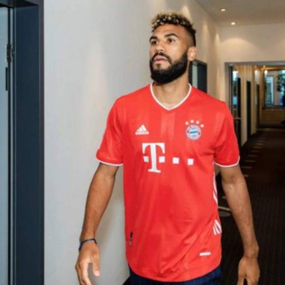 El Bayern de Múnich oficializó este lunes el fichaje por una temporada de Eric Maxim Choupo-Moting (Paris SG), avanzado por la prensa el fin de semana. El delantero de 31 años, 49 veces internacional con Camerún, aunque cuenta con la nacionalidad alemana, firmó un contrato hasta el 20 de junio de 2021, indicó el club bávaro en su página de internet.