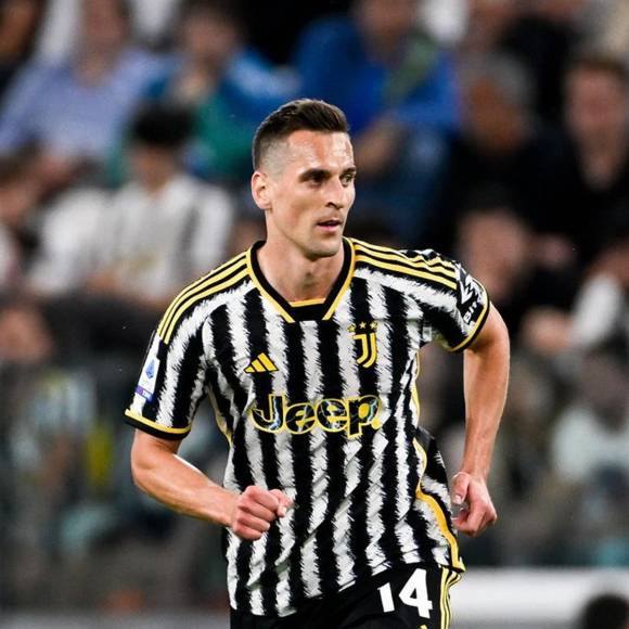 Arkadiusz Milik seguirá en la Juventus. El delantero polaco es oficialmente jugador de la Juve tras esta temporada que ha pasado cedido en Turín. El traspaso con el Olympique de Marsella se ha cerrado eb seis millones de euros. Además, firmará un contrato de tres temporadas.