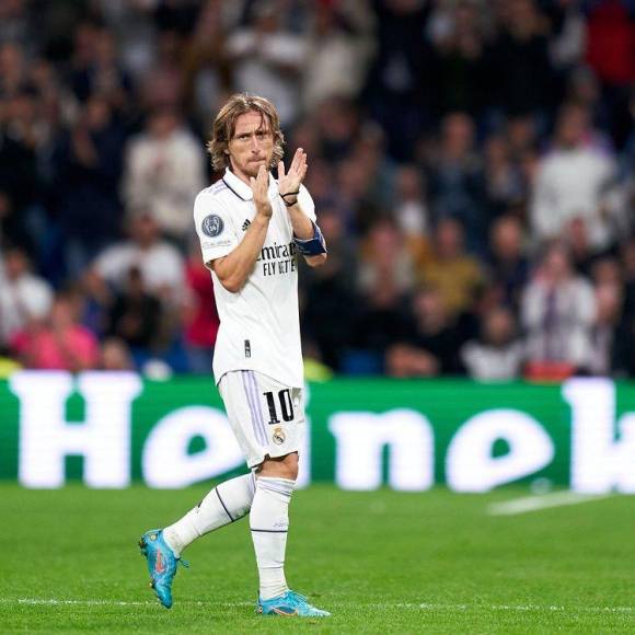 Luka Modric (37 años): El jugador croata ya renovó en septiembre una temporada más con el club y al Real Madrid no vería mal renovarle hasta el 2024.