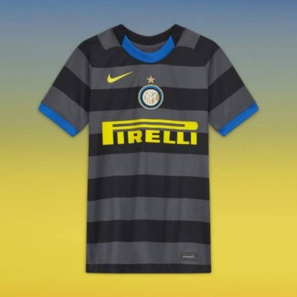 El Inter de Milán también cuenta con su tercera equipación. El diseño apuesta por unos colores que seguramente avivarán el recuerdo de un jugador que dejó una profunda huella, el brasileño Ronaldo Nazario en la temporada 1997/98.<br/><br/>La elástica surge de la fusión entre la identidad del club y la historia de la muy popular zapatilla Air Max de la marca Nike. 'Las Air Max se han asociado con la cultura de la camiseta de fútbol y son híbrido definitivo entre la ropa de calle y el deporte', aseguró el vicepresidente de la compañía, Scott Munson.