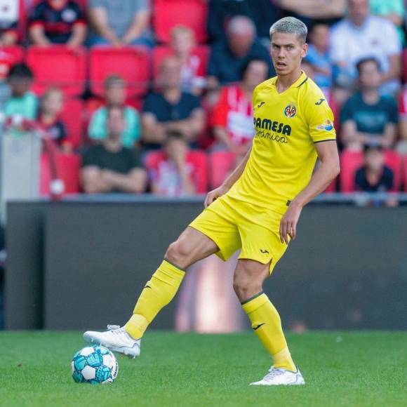 Sorpresa. El FC Barcelona ha puesto su mirada en el lateral argentino Juan Foyth que milita en el Villarreal. El agente del jugador se reunió con Mateu Alemany, director deportivo del cuadro culé.