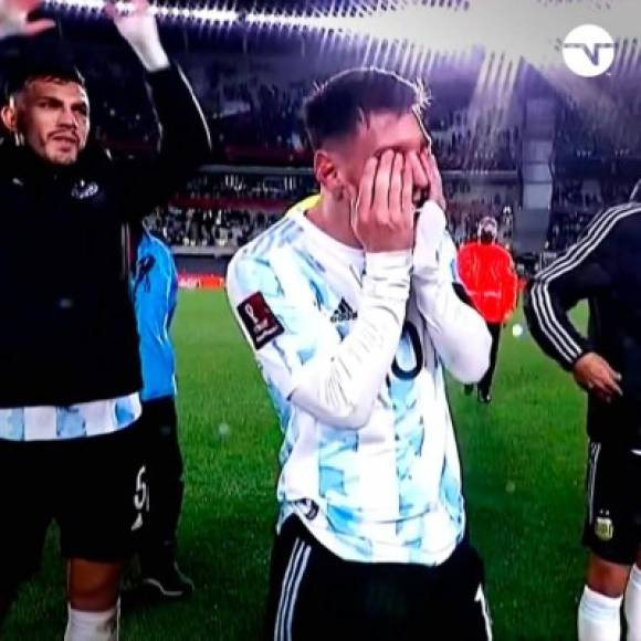 El astro argentino no pudo contenar el llanto. Messi vivió una noche soñada.