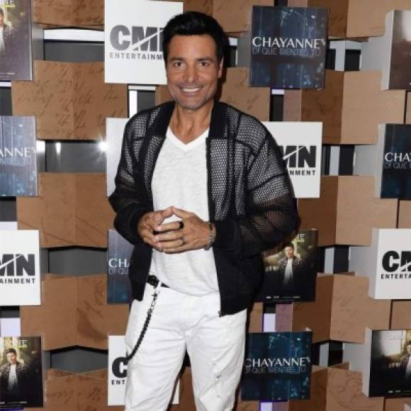 El cantante también tiene una dieta especial, procura no excederse en grasas ni carbohidratos: 'Nada como comer sano, dedicar por lo menos una hora diaria de cardio para sentirte ligero y conseguir una buena salud', expresó Chayanne.