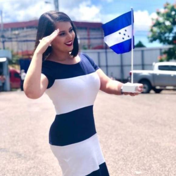 La hermosa Jackie Redondo también se sumó al festejo. 'Bendiga Dios la pródiga tierra en que nací mi #Honduras #199añosdeindependencia', dijo la periodista de Hoy Mismo en sus redes sociales.