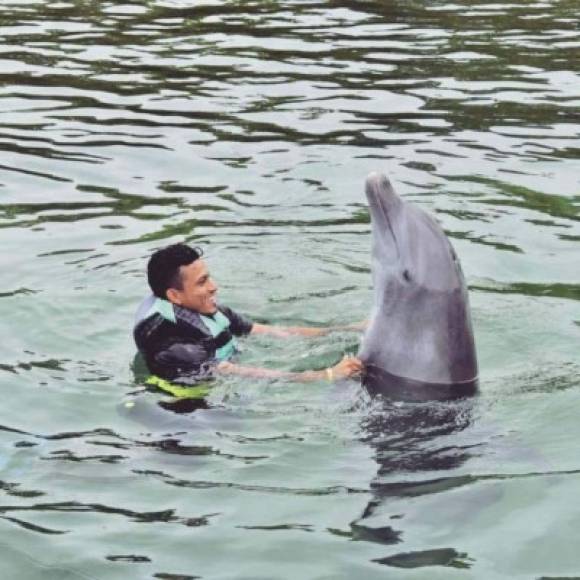 Edwin Rodríguez: El talentoso mediocampista decidió irse por unos días a Roatán y la pasó a lo grande.