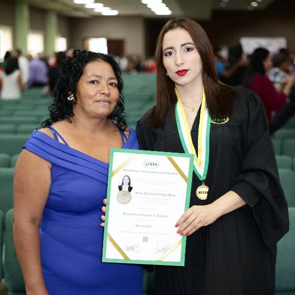 Maura Rojas y Sonia Carbajal