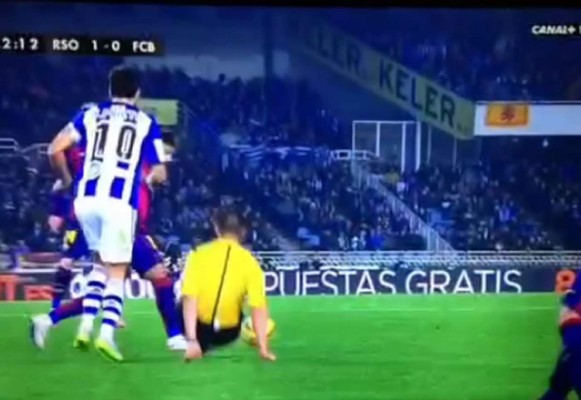Video: La 'falta' de Neymar al árbitro del Real Sociedad-Barça