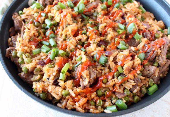 Arroz frito con carne de res
