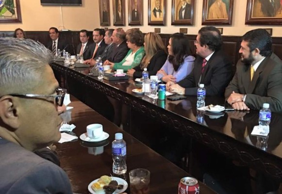 'Sos un sinvergüenza y un cínico': Mel Zelaya a Esdras Amado López