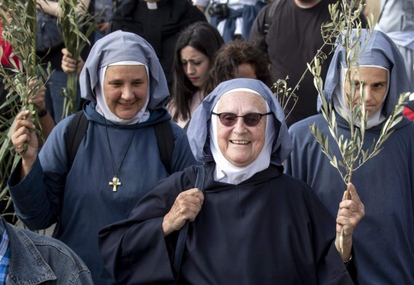 En Tierra Santa, los protagonistas de Semana Santa son la fe y la curiosidad   