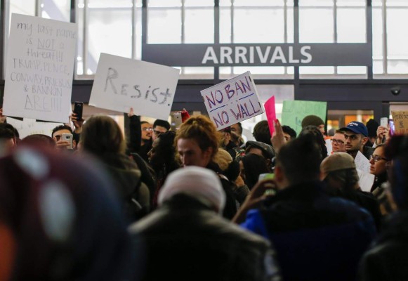 EUA revoca 60,000 visas tras decreto de Trump