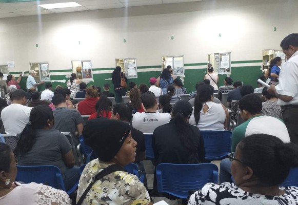 Ni acetaminofén hay en el Seguro Social, denuncian derechohabientes