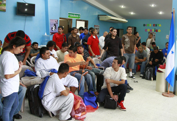 Hoy llegan 86 hondureños deportados de Estados Unidos