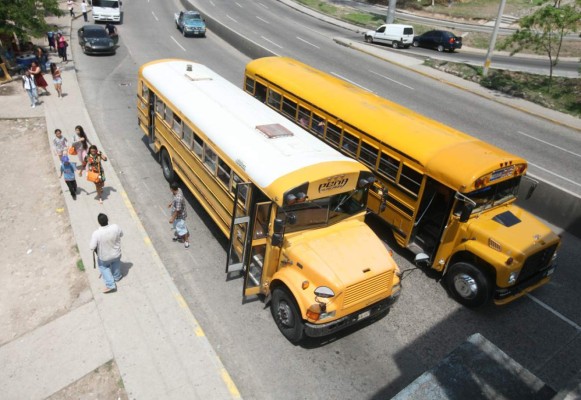 Transportistas piden aumento de L5 al pasaje en Tegucigalpa