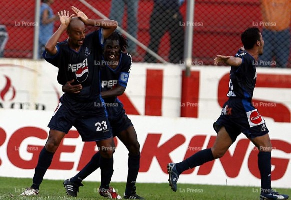 PEDRINHO CELEBRANDO EL PRIMER GOL