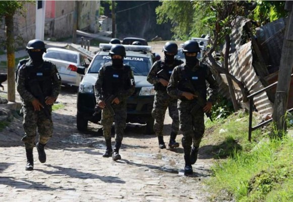 Allanan tres hoteles en Colón en el marco de 'Operación Tifón'