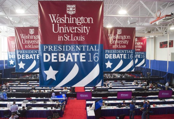 Trump busca desesperado salvar su campaña en segundo debate frente a Clinton