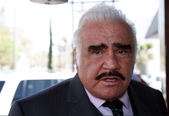 Vicente Fernández rechazó trasplante de hígado por temor a que fuera de gay