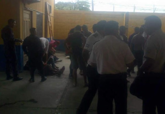 Llegan a barra de Chamelecón, en Bajamar, 33 balseros cubanos