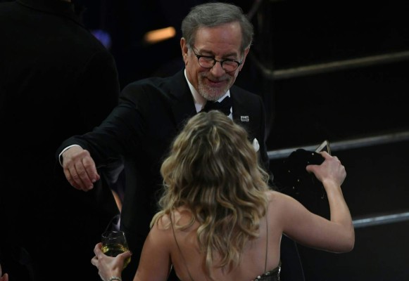 Jennifer Lawrence: ¿Demasiado feliz o borracha en los premios Óscar?