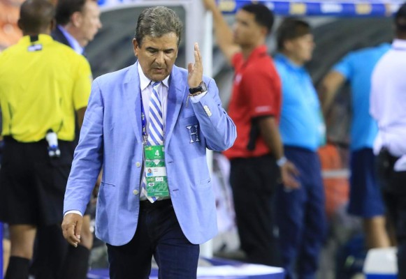 Afición en Houston le pide la renuncia a Jorge Luis Pinto