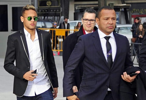 Padre de Neymar: No hemos recibido ninguna oferta del Real Madrid