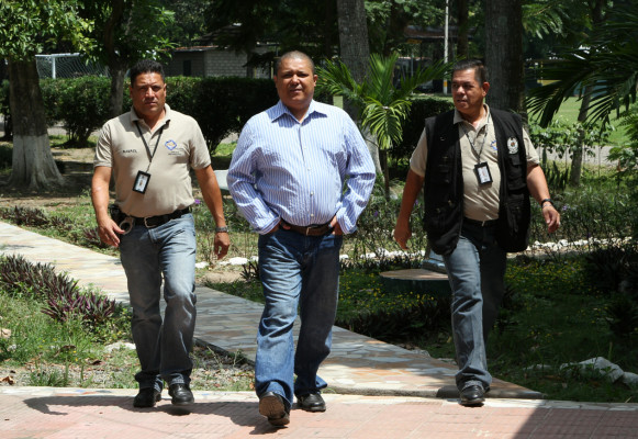 Le caen 30 años por asesinato de fiscal