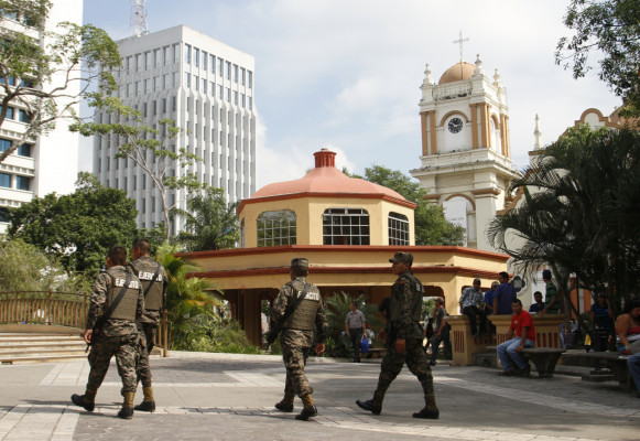 Hondureños piden policías en buses