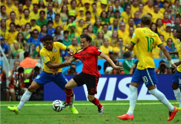 México se le atraganta al anfitrión Brasil con un gran 'Memo' Ochoa