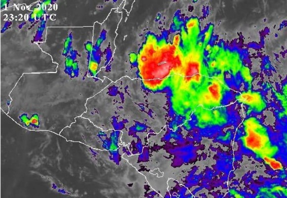 Huracán Eta: Captan el 'rostro maligno' del potente ciclón que amenaza a Honduras