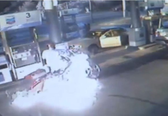 Por esta razón debes apagar el motor al cargar gasolina