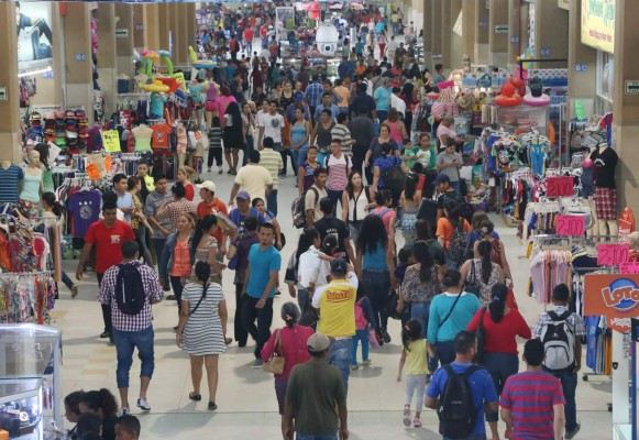 Más de un millón de viajeros esperan en terminal