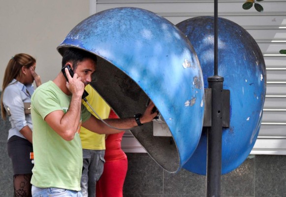 Cuba y EUA restablecen conexión telefónica directa