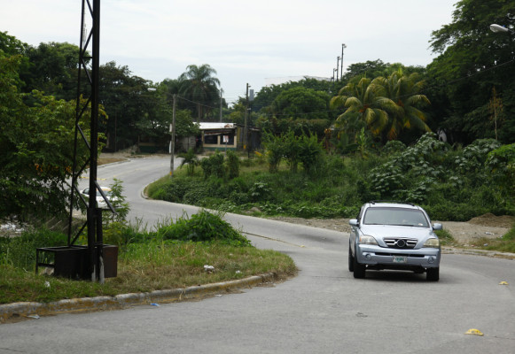Instalan trancas en el vado de El Playón