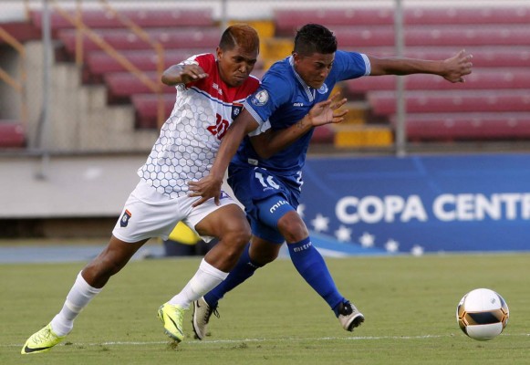 El Salvador no tuvo problemas y cumplió ante Belice