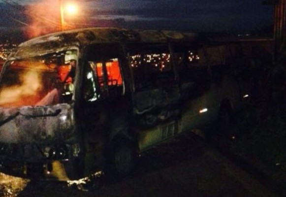 Le prenden fuego a otro bus en la capital de Honduras