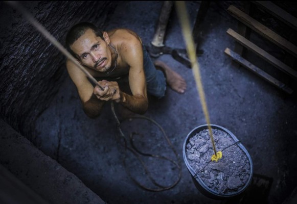 En Nicaragua buscan agua hasta debajo de las piedras por sequía