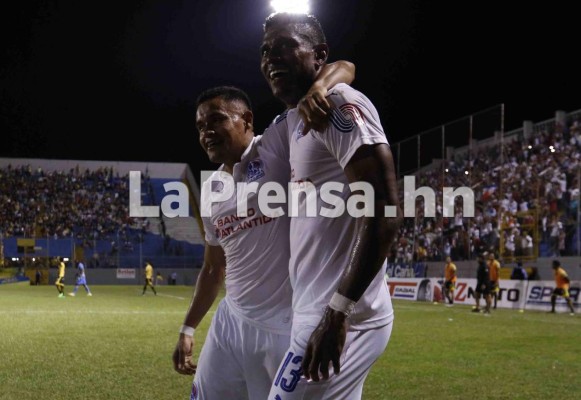 Olimpia sepulta el invicto del Real España y se adueña de la cima